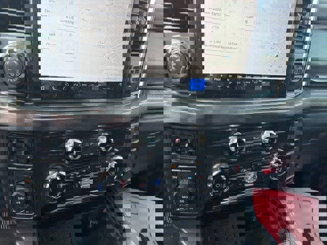 New 2026 Ford F250 Lariat w/ Black Appearance Package image 31