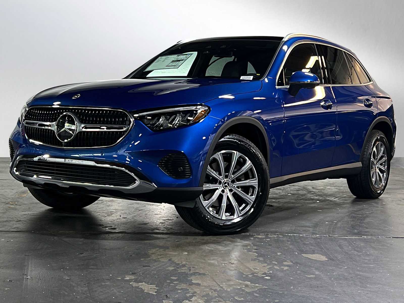 New 2025 Mercedes-Benz GLC 300 4MATIC image 3