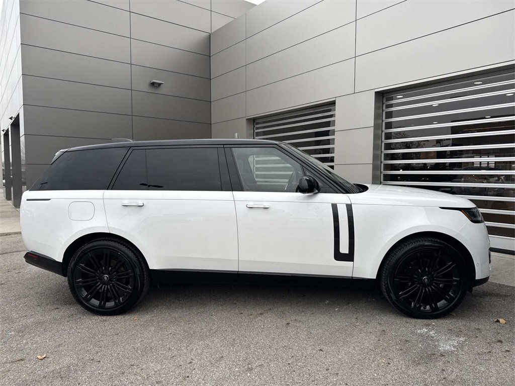 Used 2024 Land Rover Range Rover Long Wheelbase SE image 8