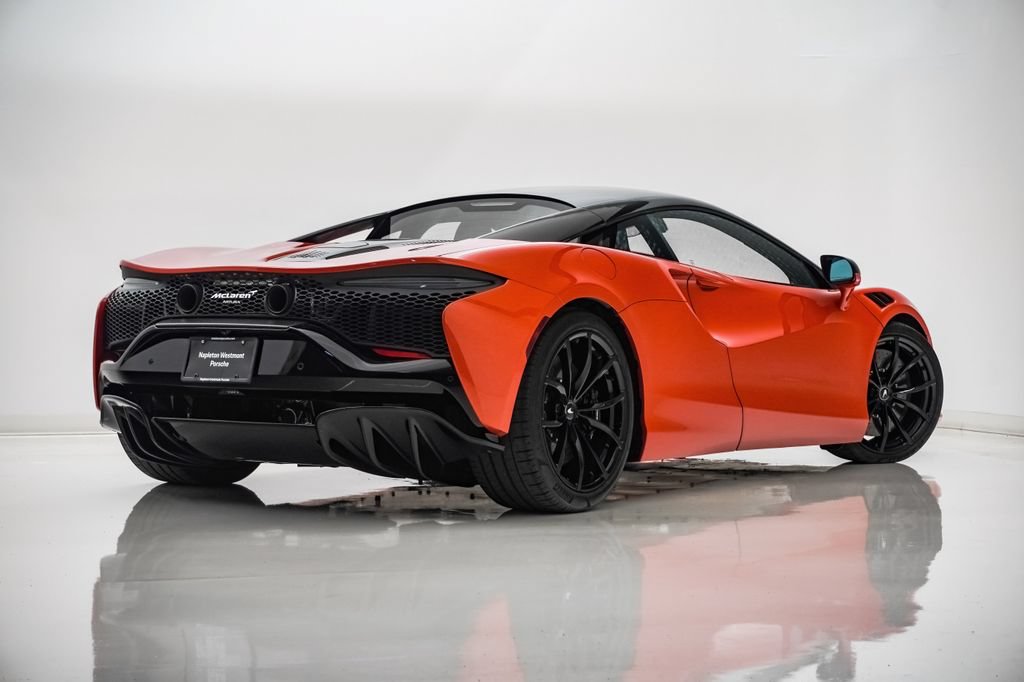 Used 2023 McLaren Artura RWD image 10