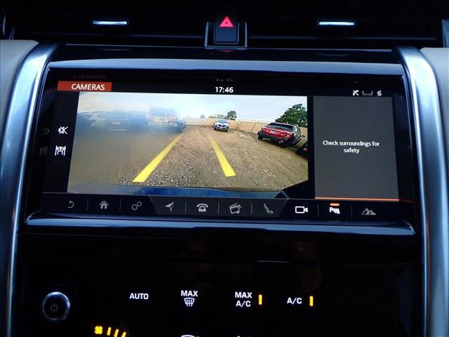 Used 2020 Land Rover Discovery Sport SE image 19
