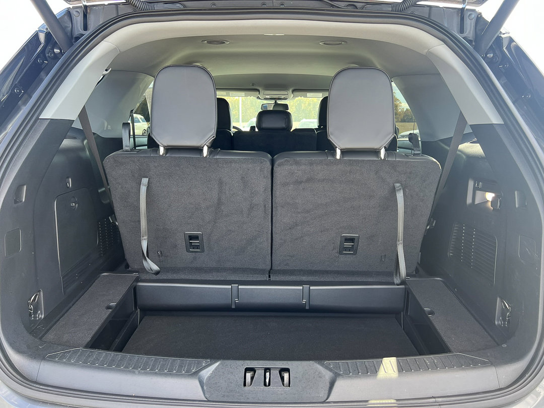Used 2023 Ford Explorer XLT w/ Equipment Group 202A image 6