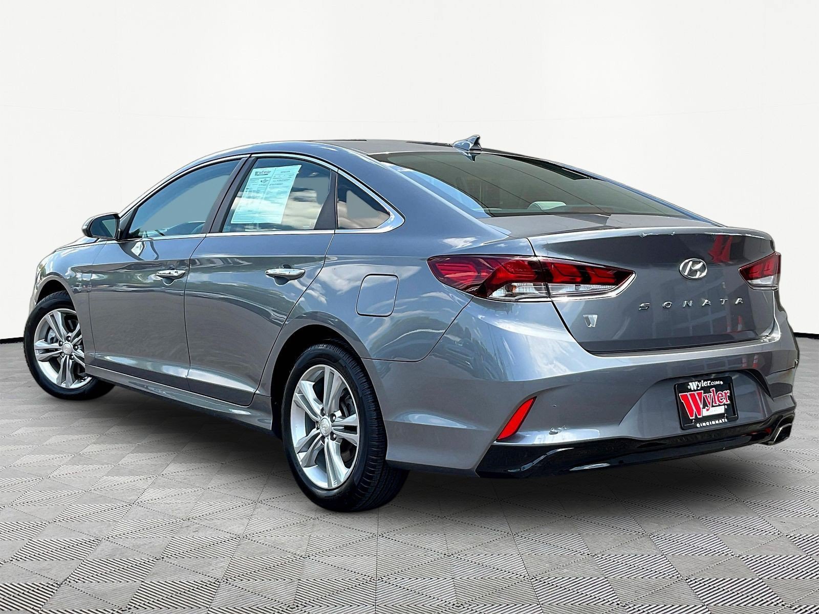 Used 2018 Hyundai Sonata SEL w/ Tech Package 02 FWD image 4