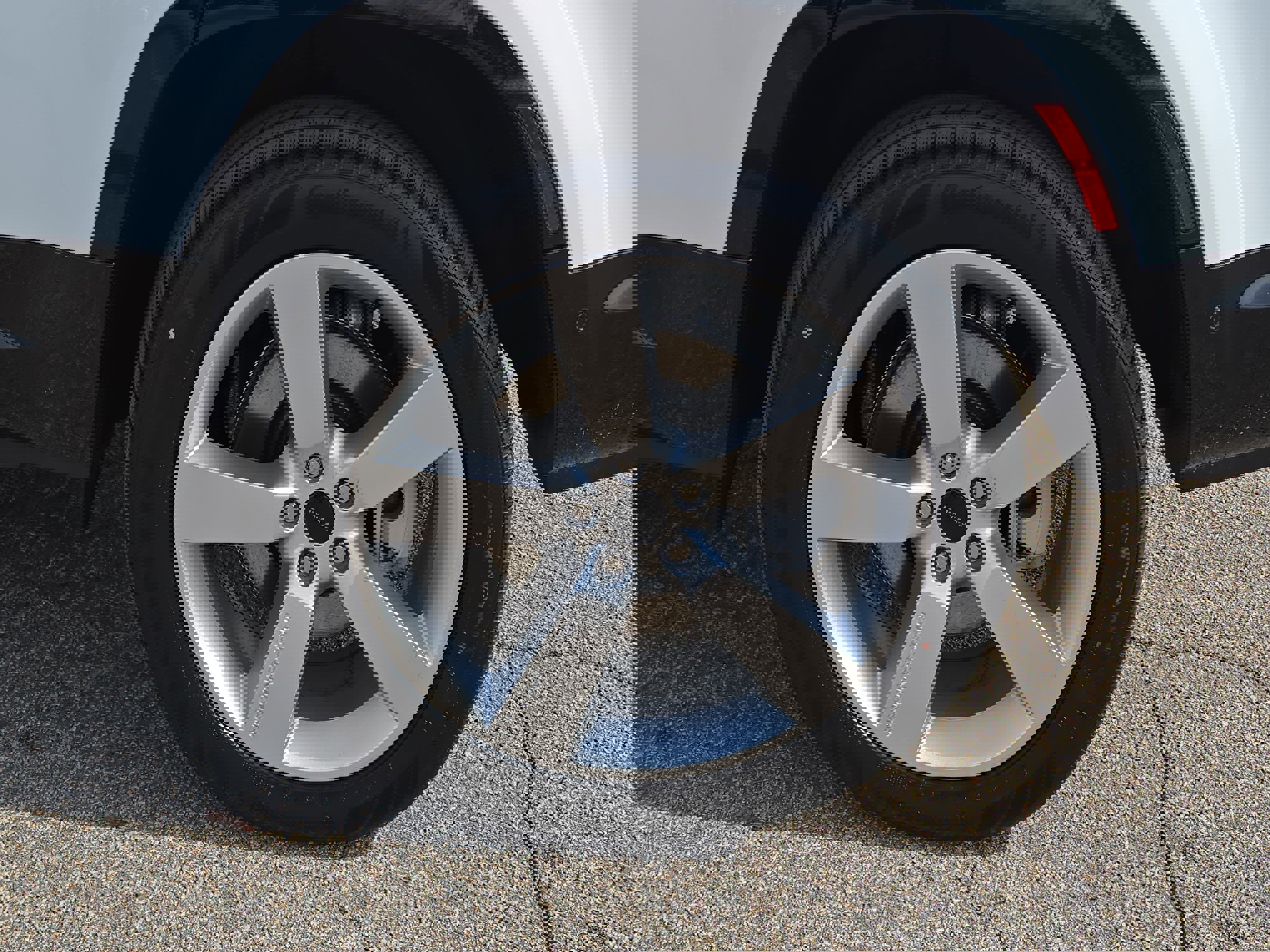 New 2026 Land Rover Defender 130 X-Dynamic SE image 34