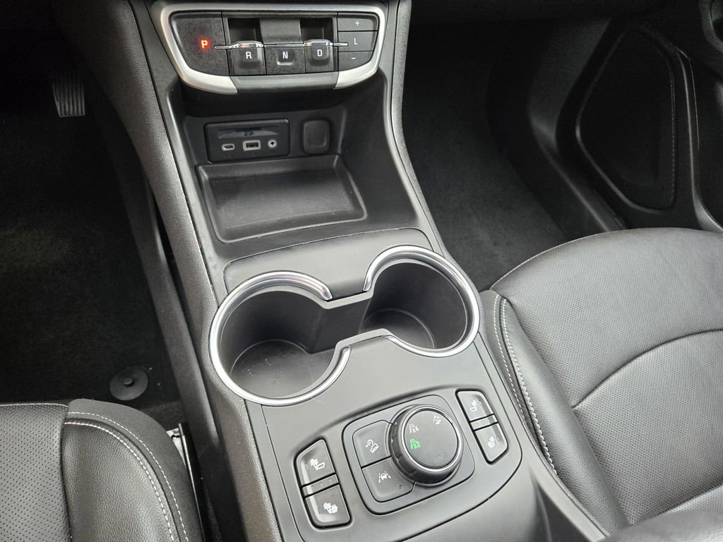 Used 2024 GMC Terrain SLT image 17
