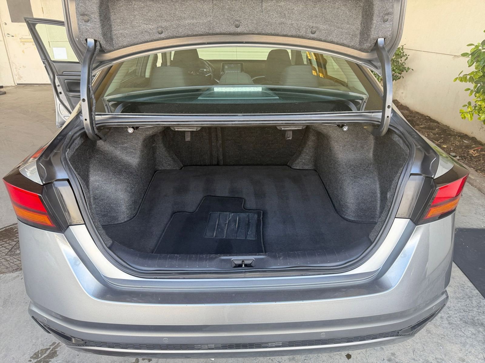 Used 2024 Nissan Altima 2.5 SV image 32