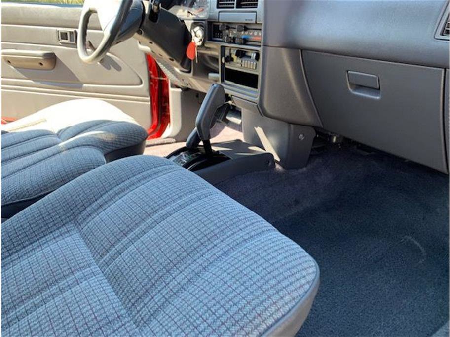 Used 1990 Toyota Pickup Deluxe image 11