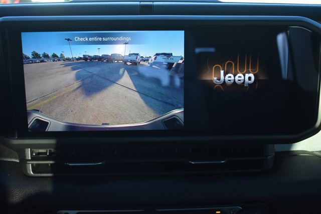 Used 2025 Jeep Gladiator Sport image 23