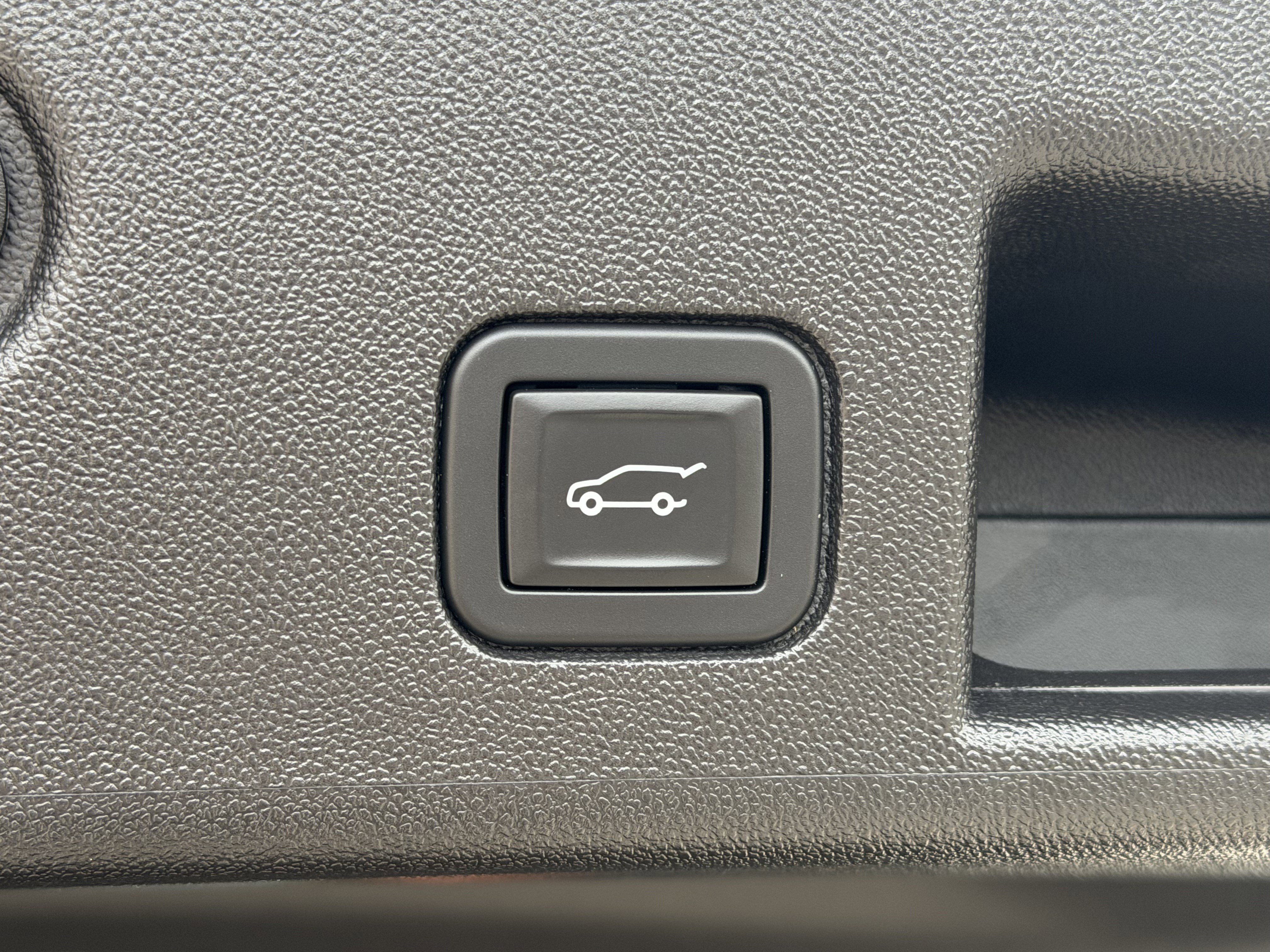 Used 2024 Chevrolet Equinox LT FWD image 9