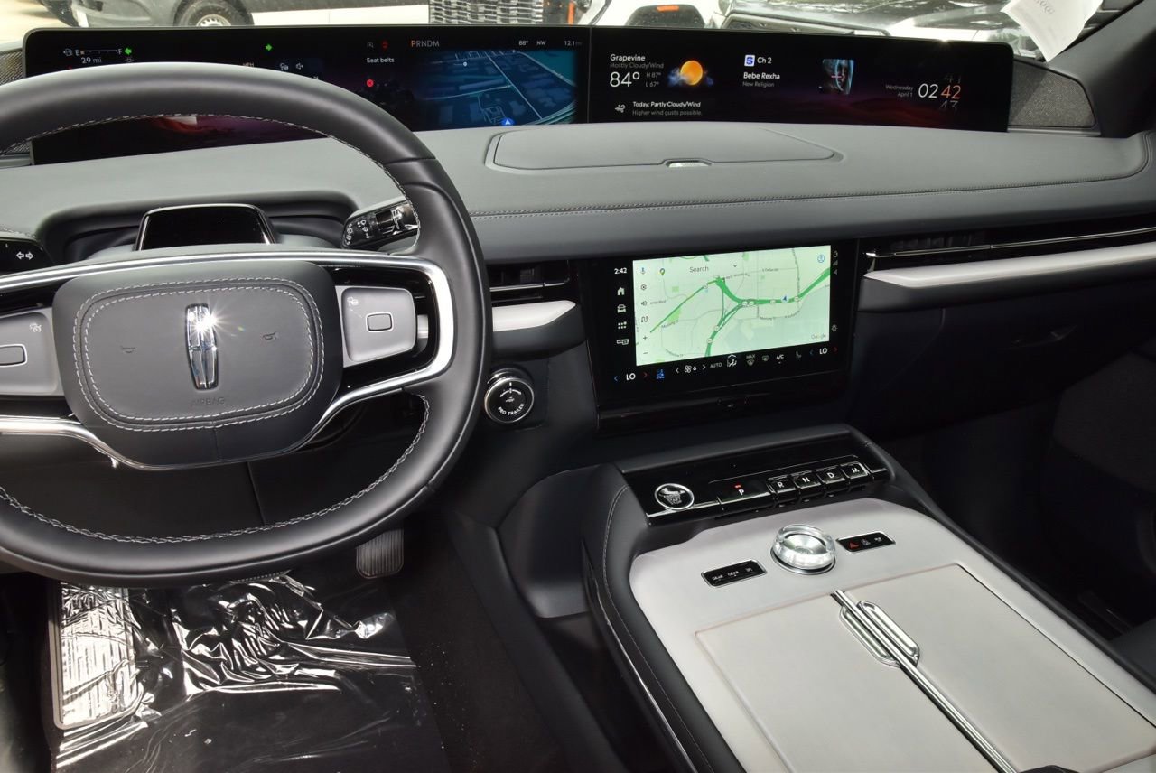 New 2026 Lincoln Navigator Reserve w/ Jet Appearance Package image 33