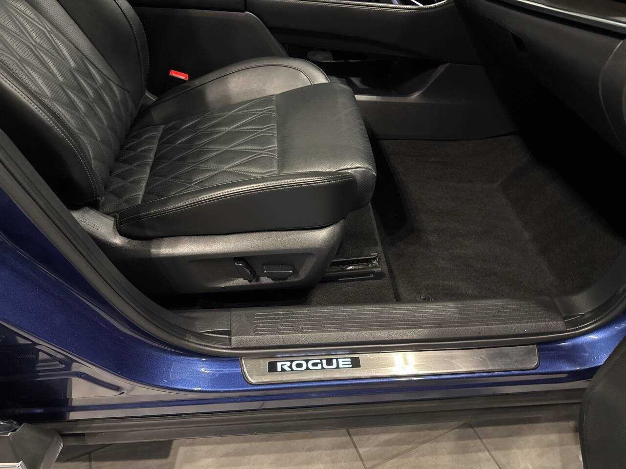 Used 2022 Nissan Rogue Platinum w/ Head-Up Display Package image 47