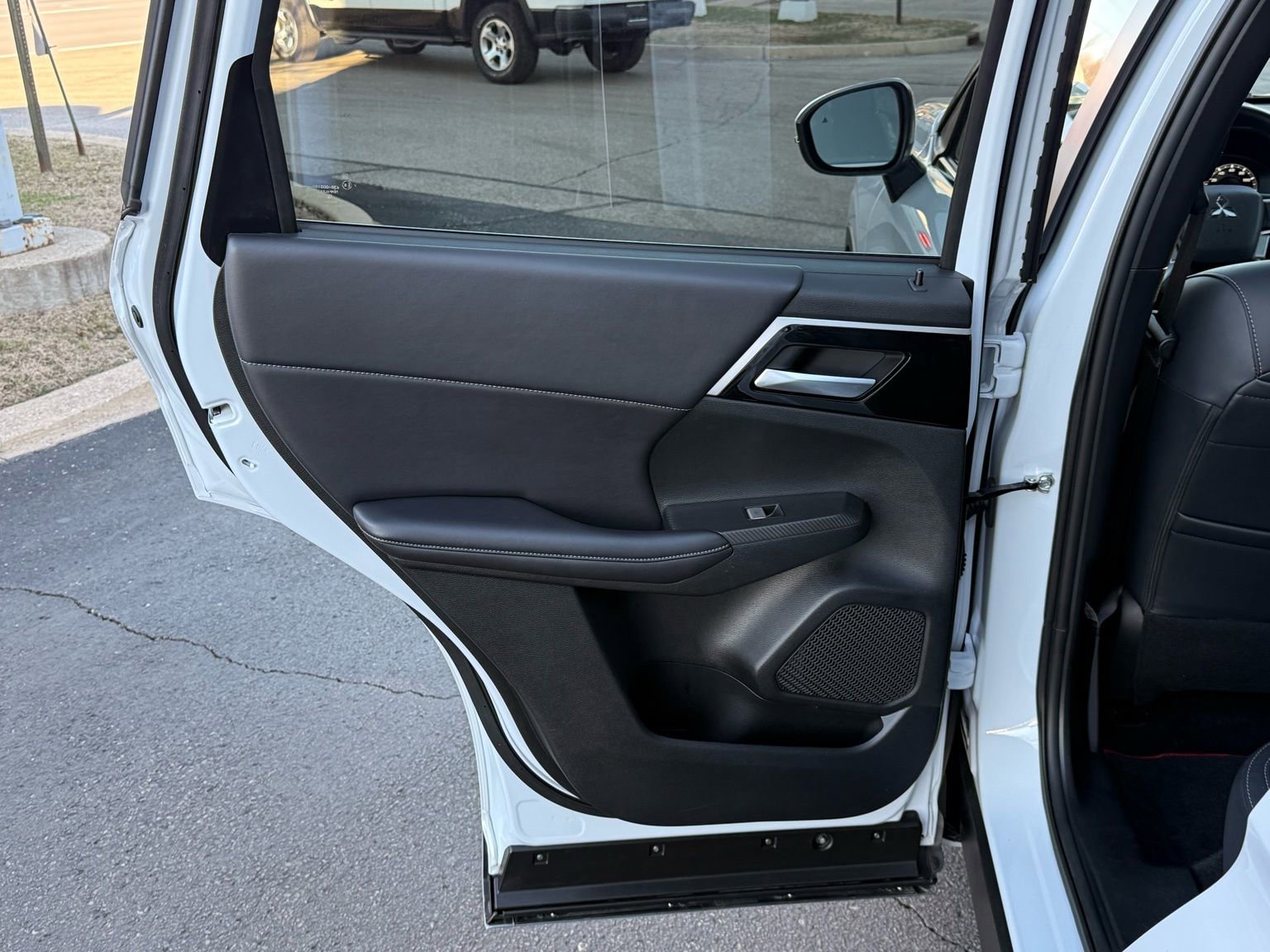 Used 2024 Mitsubishi Outlander SEL image 35