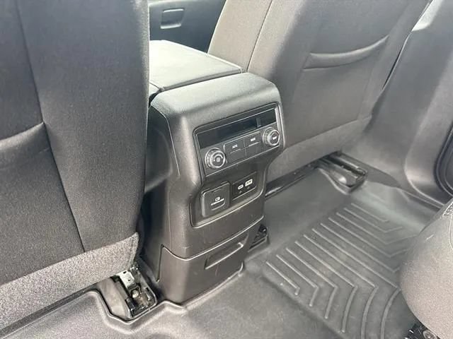 Used 2023 GMC Acadia SLE w/ Driver Convenience Package FWD image 16
