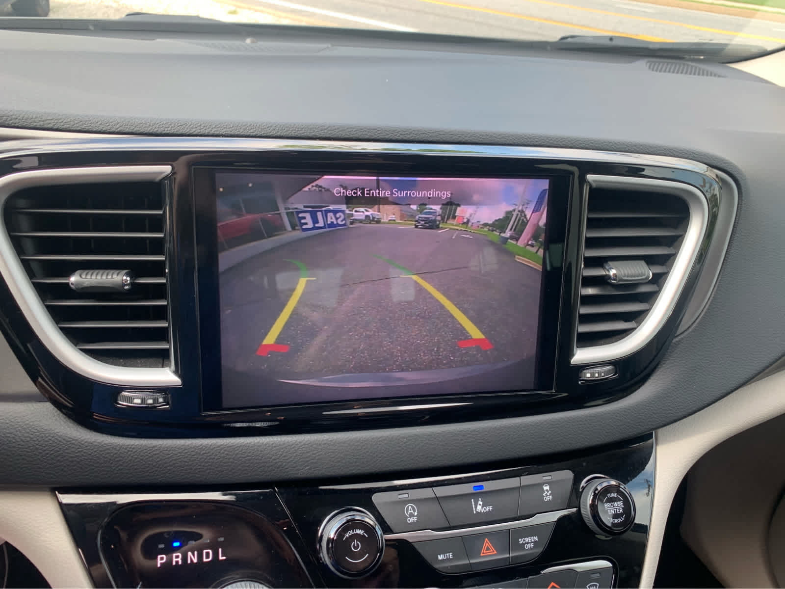 Used 2022 Chrysler Pacifica Touring-L FWD image 17