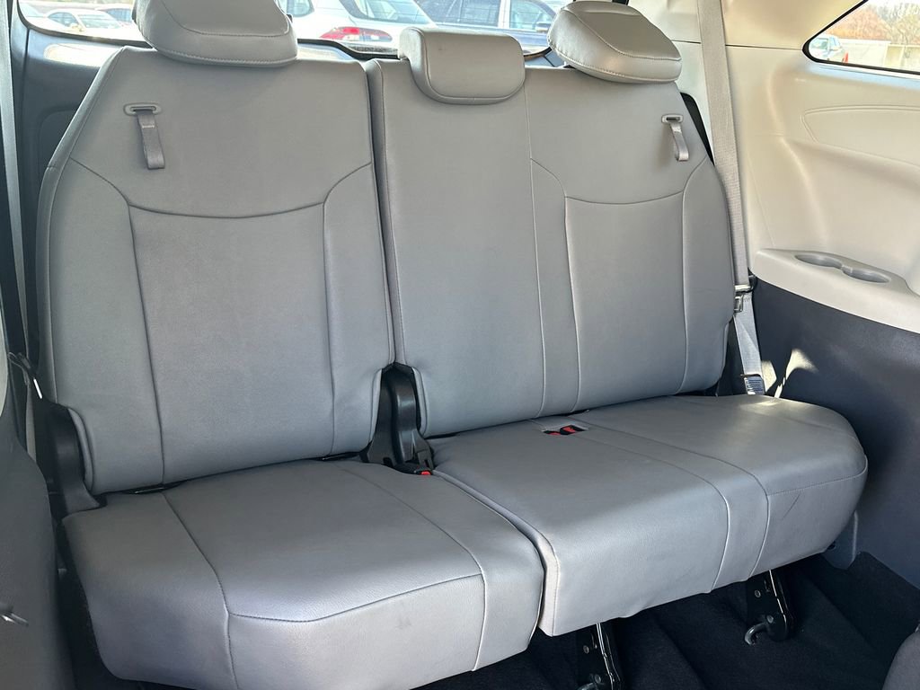 Used 2024 Toyota Sienna XLE image 16
