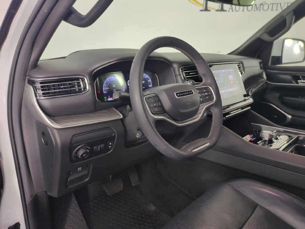Used 2022 Jeep Wagoneer Series III AWD/4WD image 16