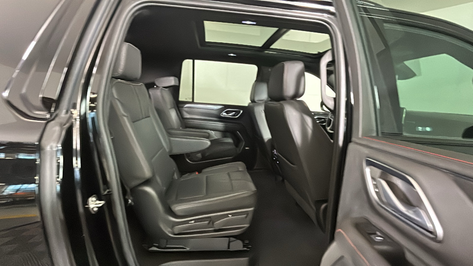 Used 2024 Chevrolet Suburban RST w/ Luxury Package AWD/4WD image 35