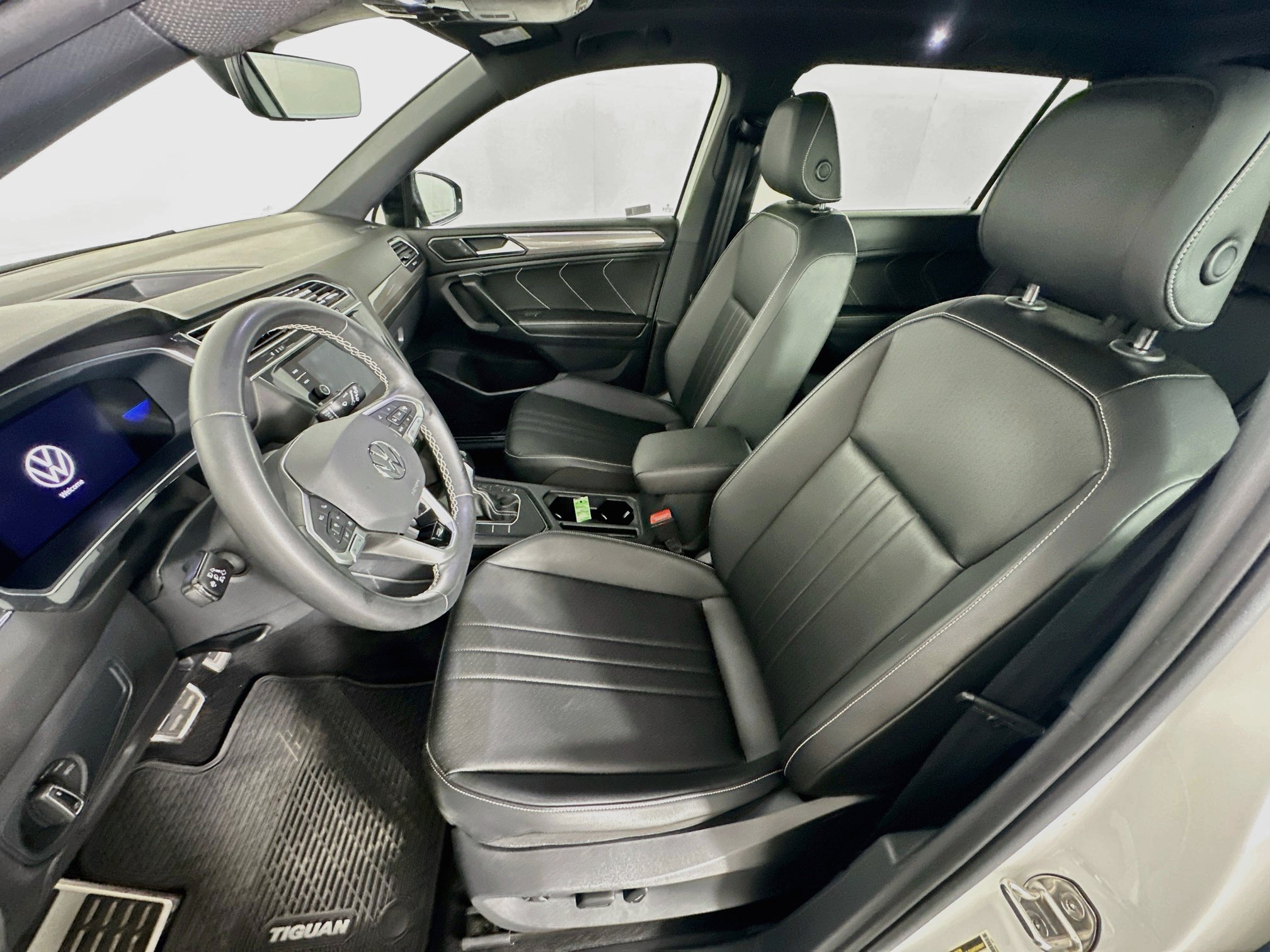 Used 2023 Volkswagen Tiguan SE R-Line FWD image 13