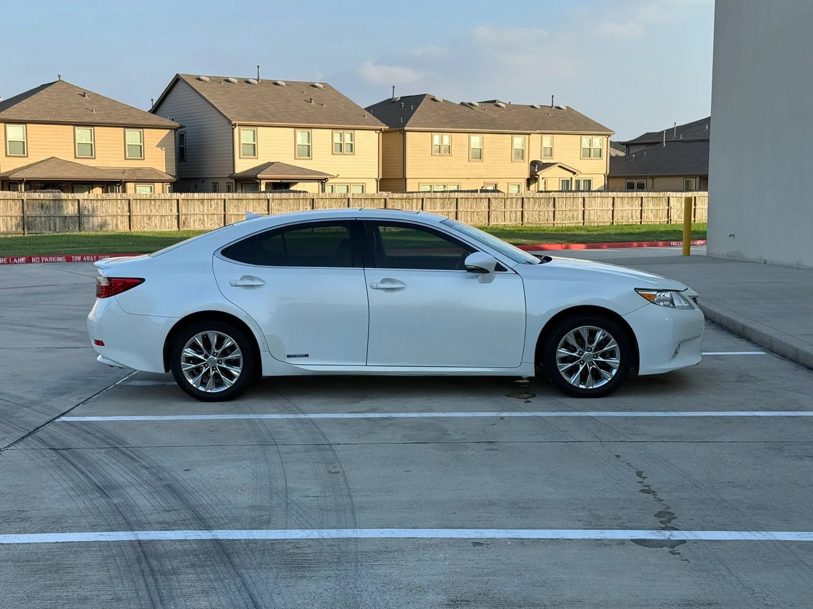 Used 2014 Lexus ES 300h w/ Luxury Package w/Bamboo Trim FWD image 8