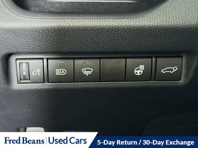 Used 2022 Toyota RAV4 XLE Premium image 11