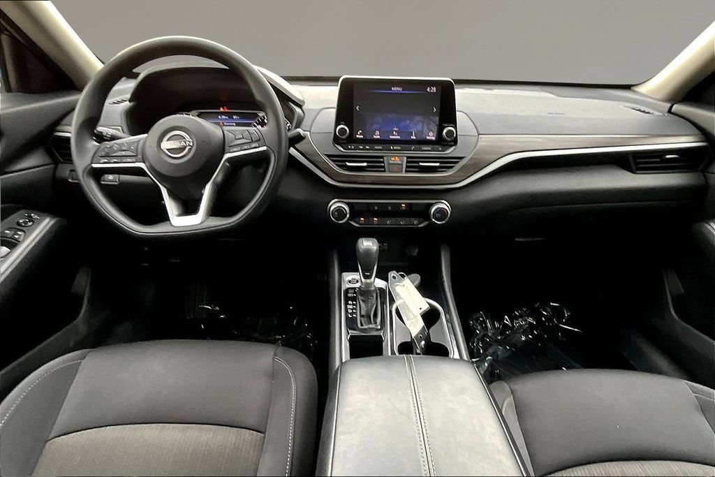 Used 2024 Nissan Altima 2.5 SV FWD image 7