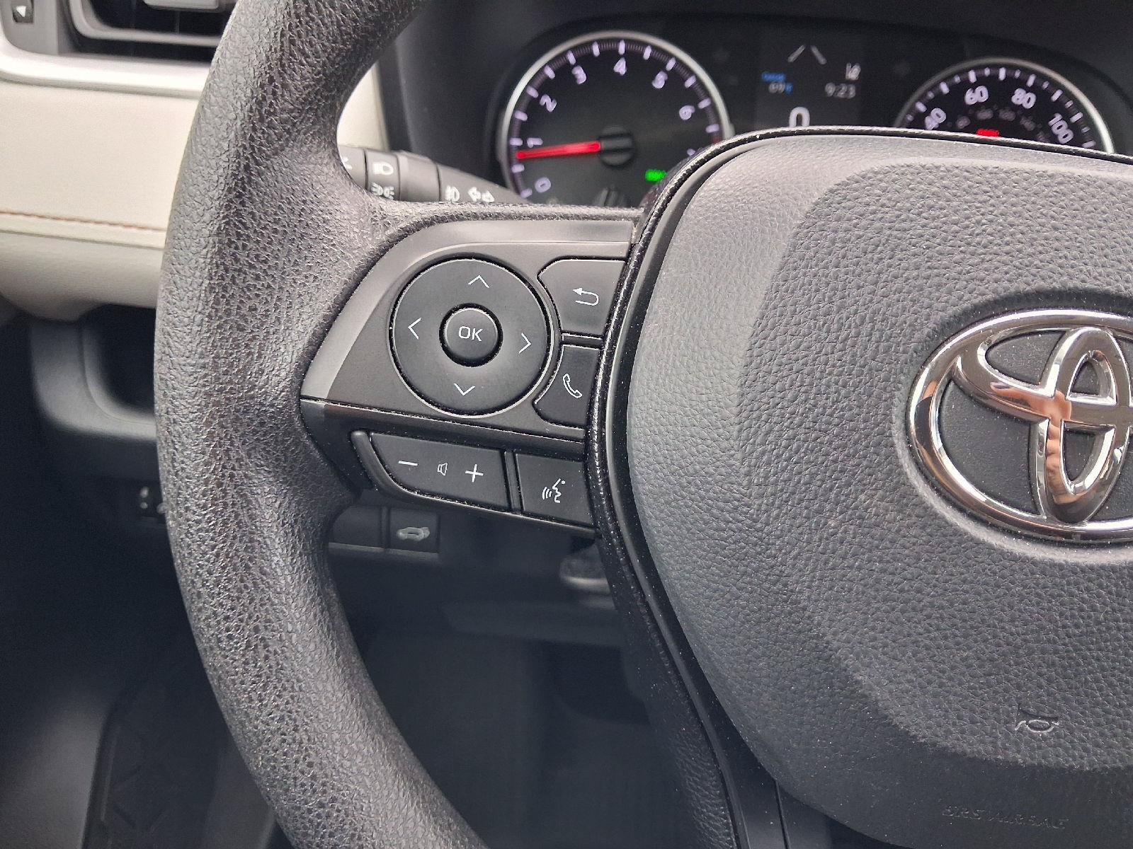 Used 2020 Toyota RAV4 XLE w/ Convenience Package FWD image 36