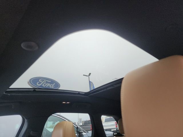 Used 2023 Lincoln Corsair Reserve w/ Equipment Group 201A image 10