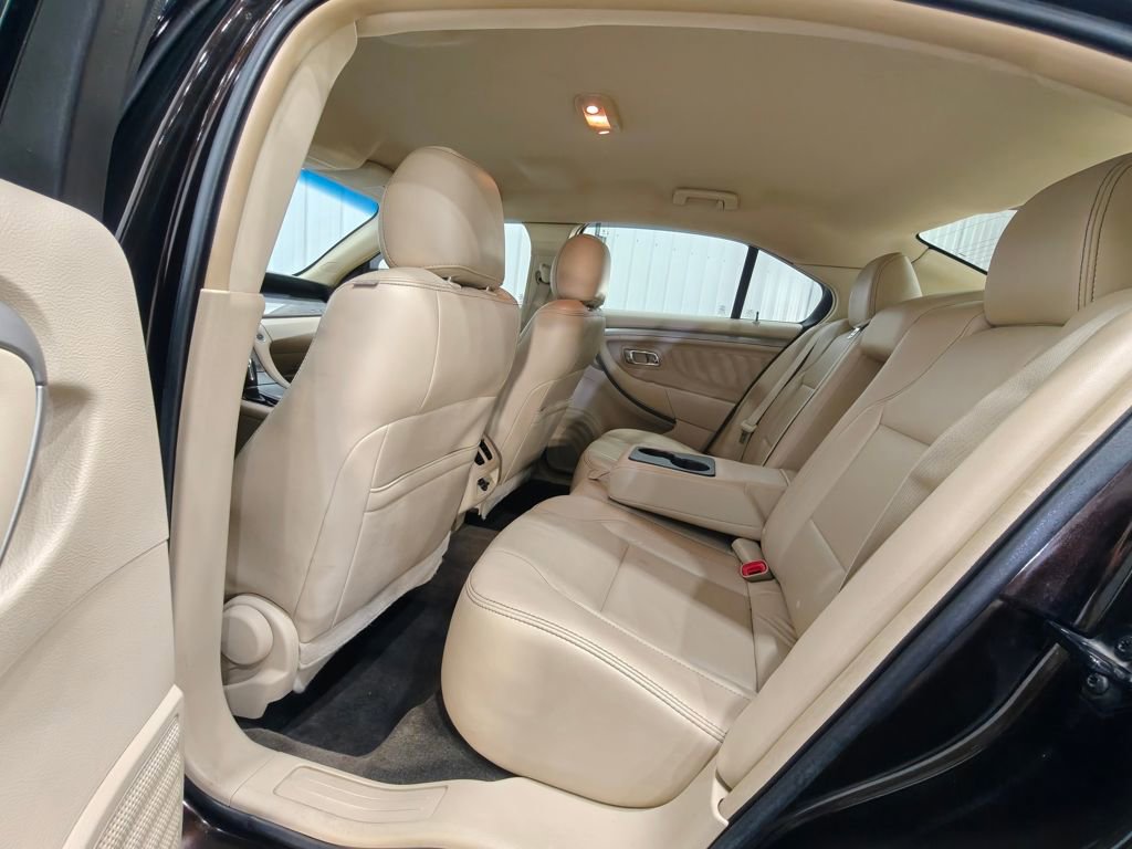 Used 2013 Ford Taurus SEL image 28