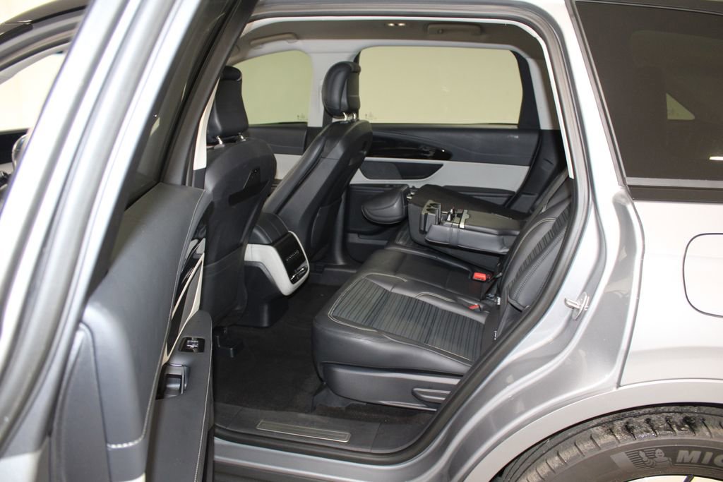 Used 2024 Lincoln Nautilus Reserve image 36