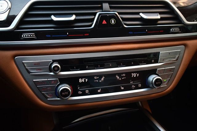 Used 2018 BMW 740i xDrive image 34