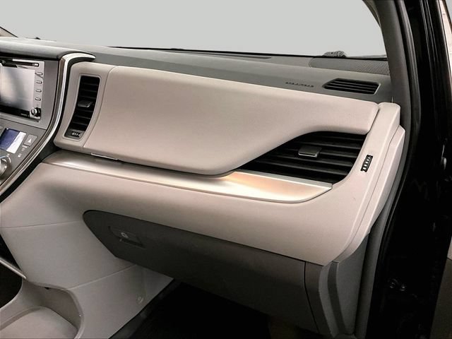 Used 2018 Toyota Sienna LE FWD image 16