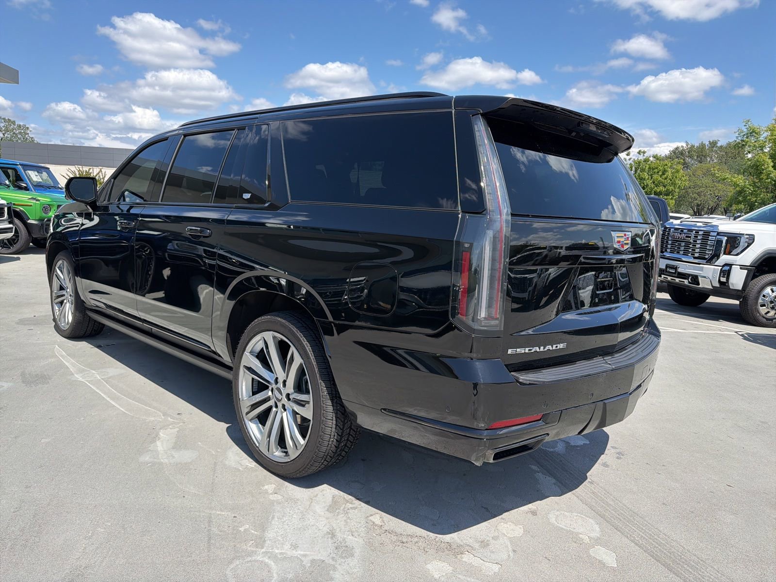 Used 2025 Cadillac Escalade ESV Sport w/ Touring Package AWD/4WD image 6