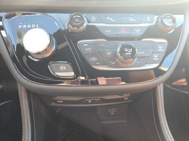 New 2026 Chrysler Pacifica Pinnacle w/ Trailer Tow Group image 30