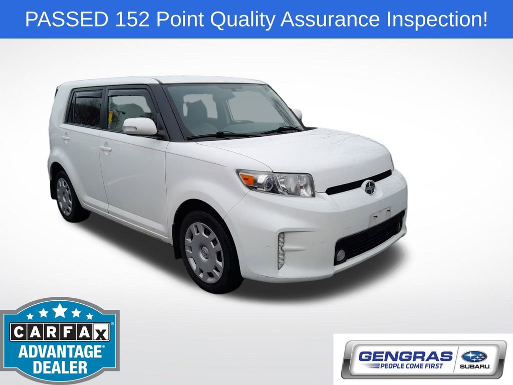 Used 2015 Scion xB image 1