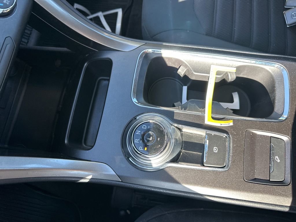 Used 2018 Ford Fusion SE FWD image 11