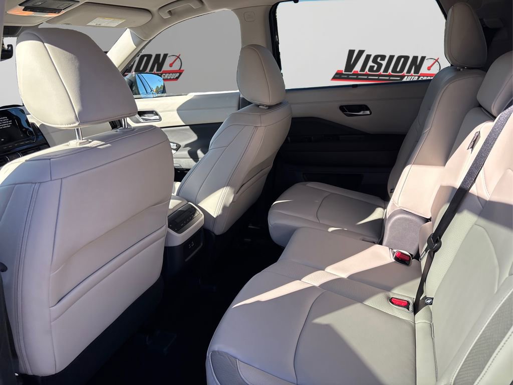 New 2025 Nissan Pathfinder SL image 10