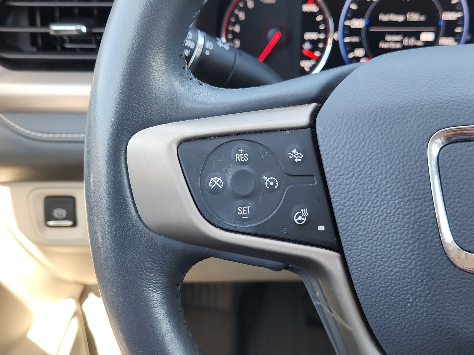 Used 2022 GMC Acadia Denali w/ Denali Technology Package image 32