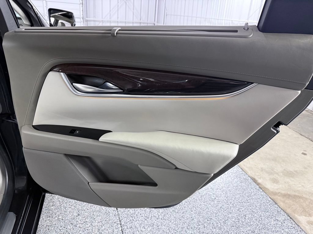Used 2014 Cadillac XTS Platinum AWD/4WD image 32