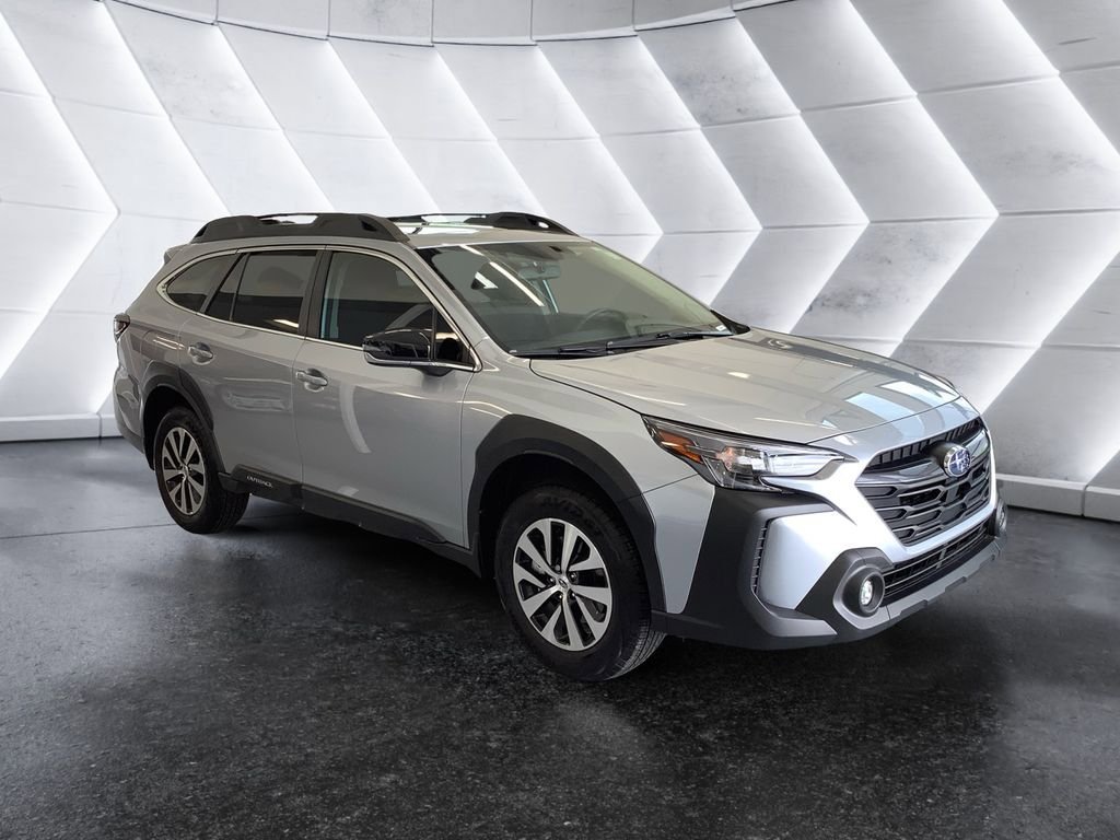 Used 2025 Subaru Outback Premium image 1
