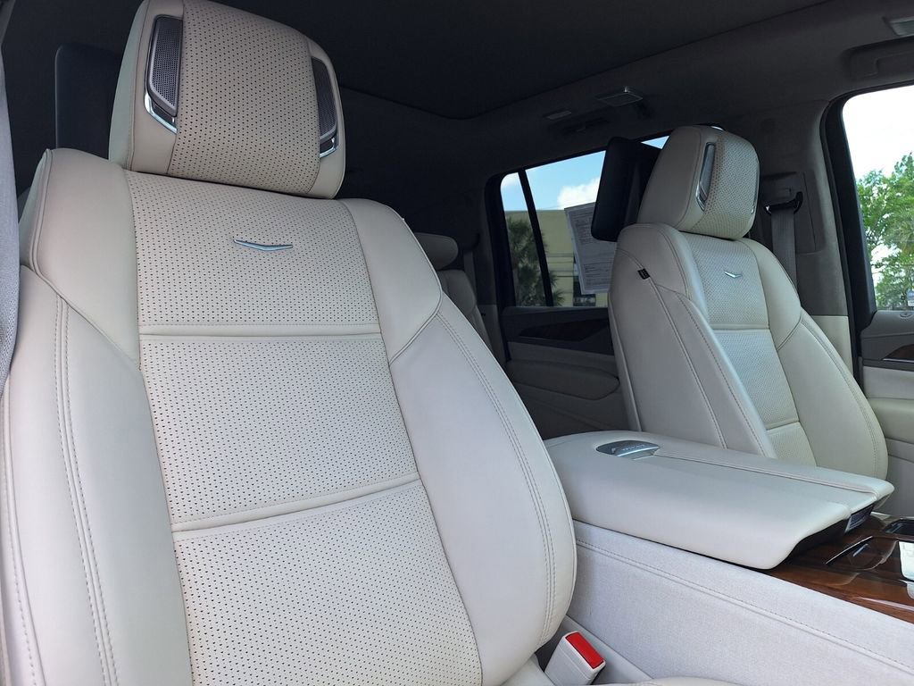 Certified 2024 Cadillac Escalade ESV Premium Luxury Platinum AWD/4WD image 31