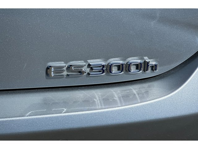 Certified 2022 Lexus ES 300h w/ Premium Package FWD image 26