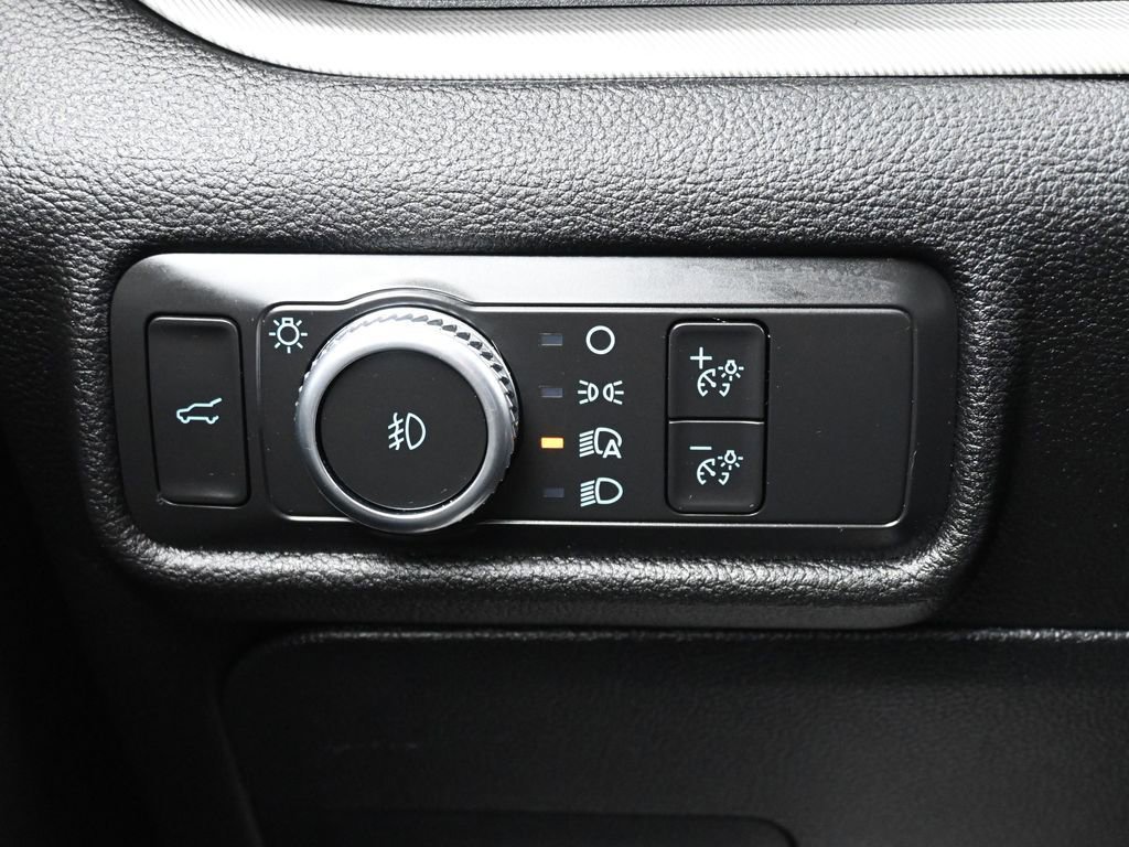 Used 2022 Ford Explorer XLT w/ Equipment Group 202A image 29