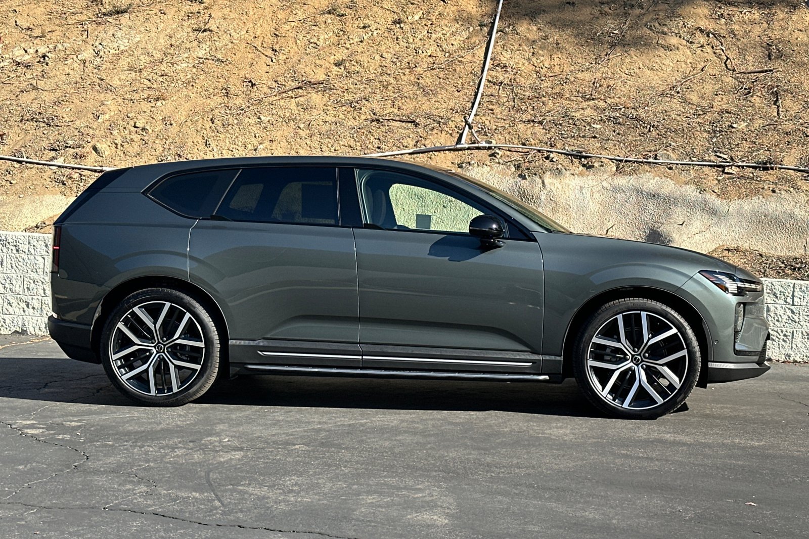 New 2027 Volvo EX60 Ultra AWD/4WD image 3