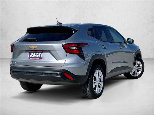 Used 2024 Chevrolet Trax LS FWD image 2