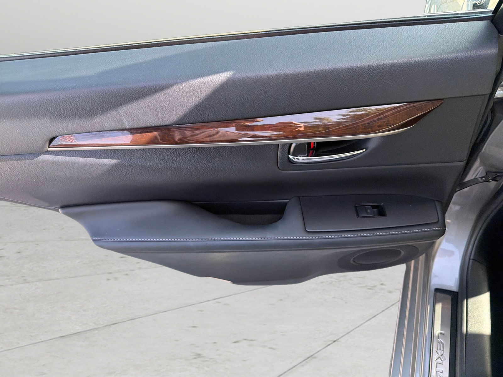 Used 2015 Lexus ES 350 w/ Luxury Package FWD image 35