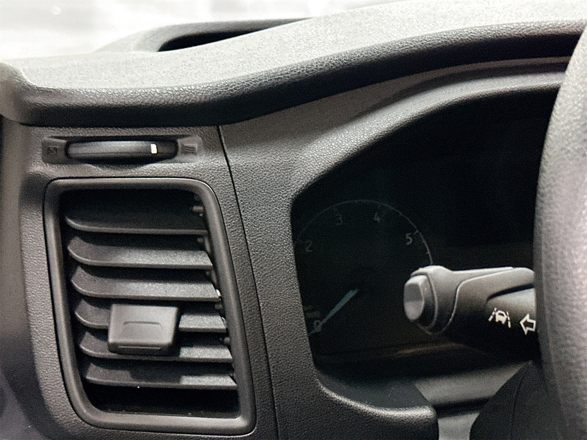 Used 2023 Ford Transit 350 XLT image 11