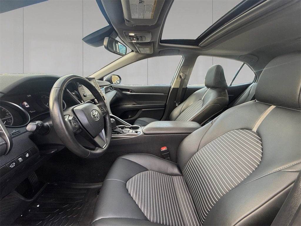 Used 2023 Toyota Camry SE w/ Cold Weather Package image 10