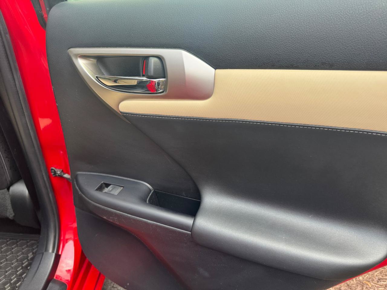 Used 2015 Lexus CT 200h w/ Navigation Package FWD image 25