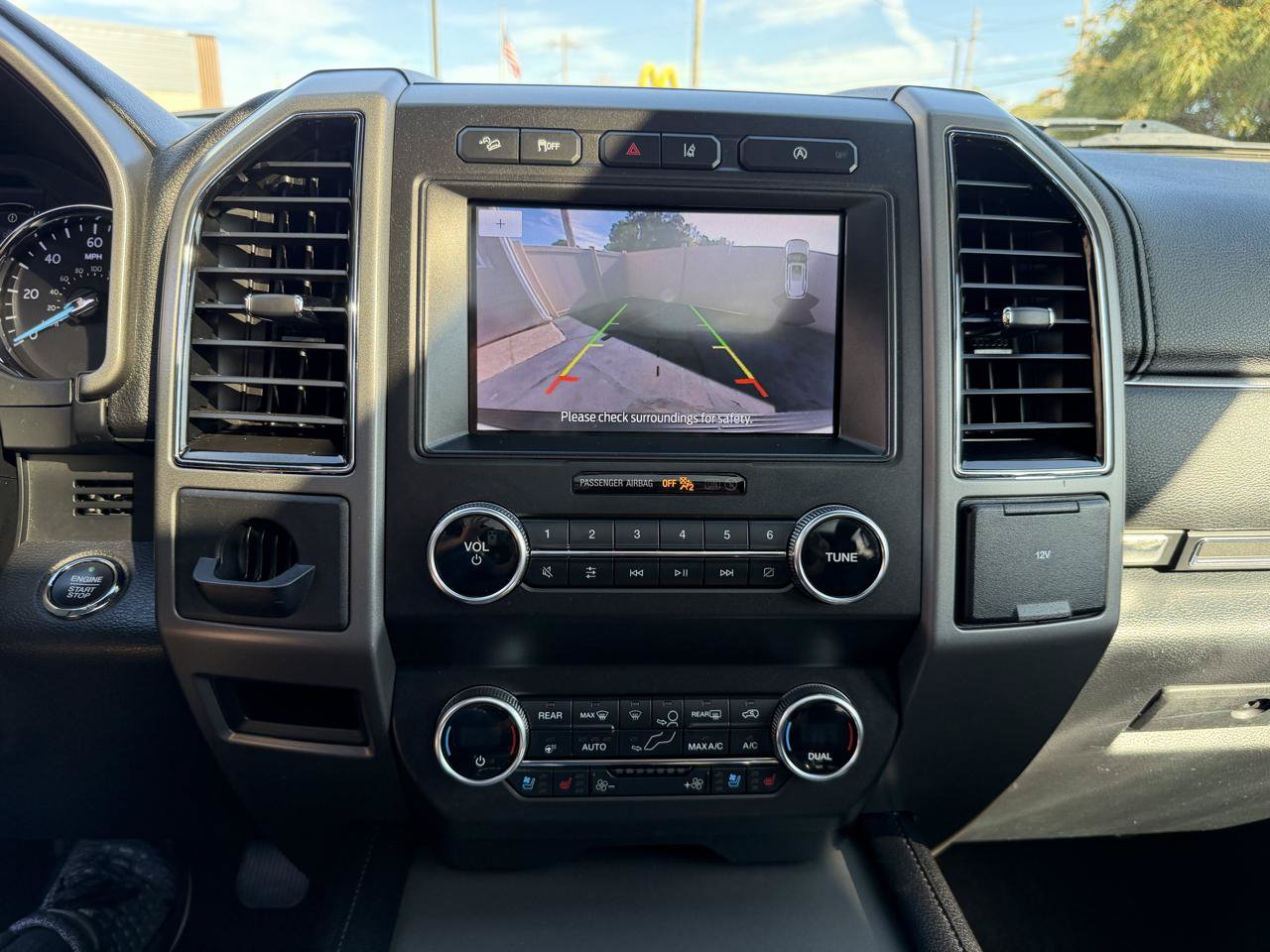 Used 2020 Ford Expedition XLT w/ Equipment Group 202A AWD/4WD image 23