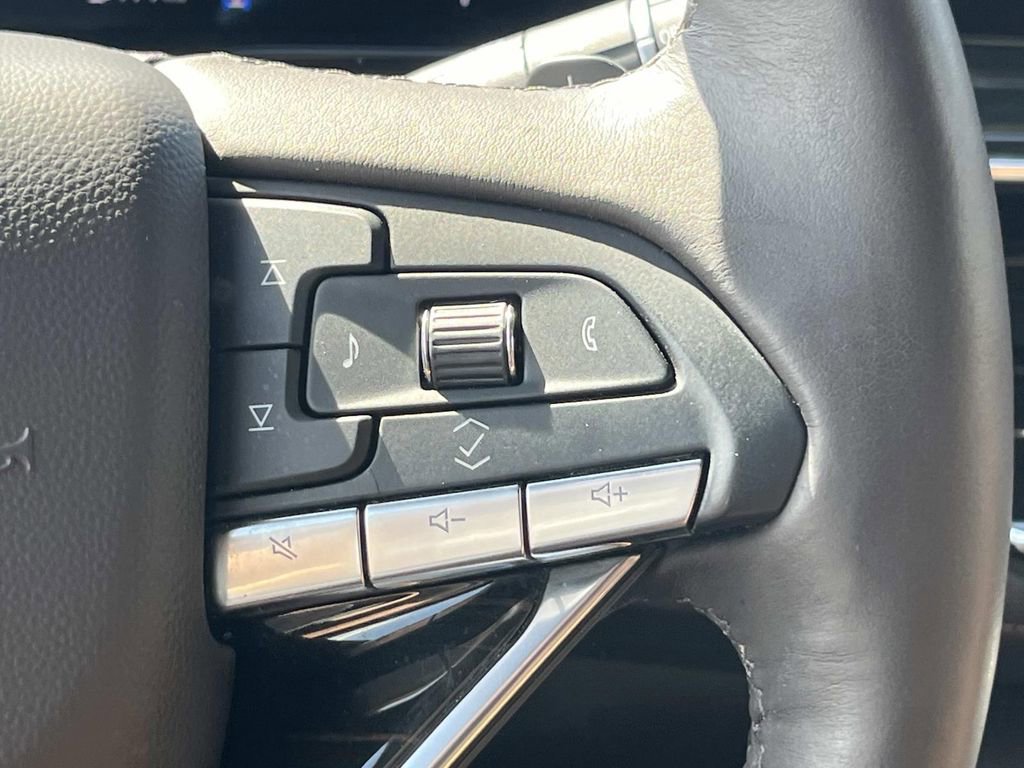 Certified 2024 Cadillac Escalade Premium Luxury w/ Performance Package image 32